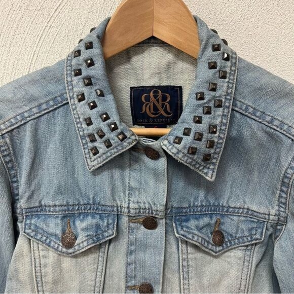 Rock & Republic Women’s Denim Jean Jacket with Studded Collar Sz S - Picture 2 of 6